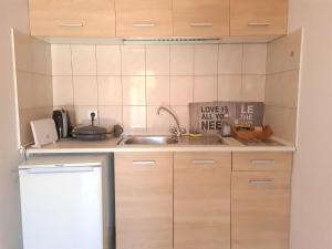 markopoulo mesogaias