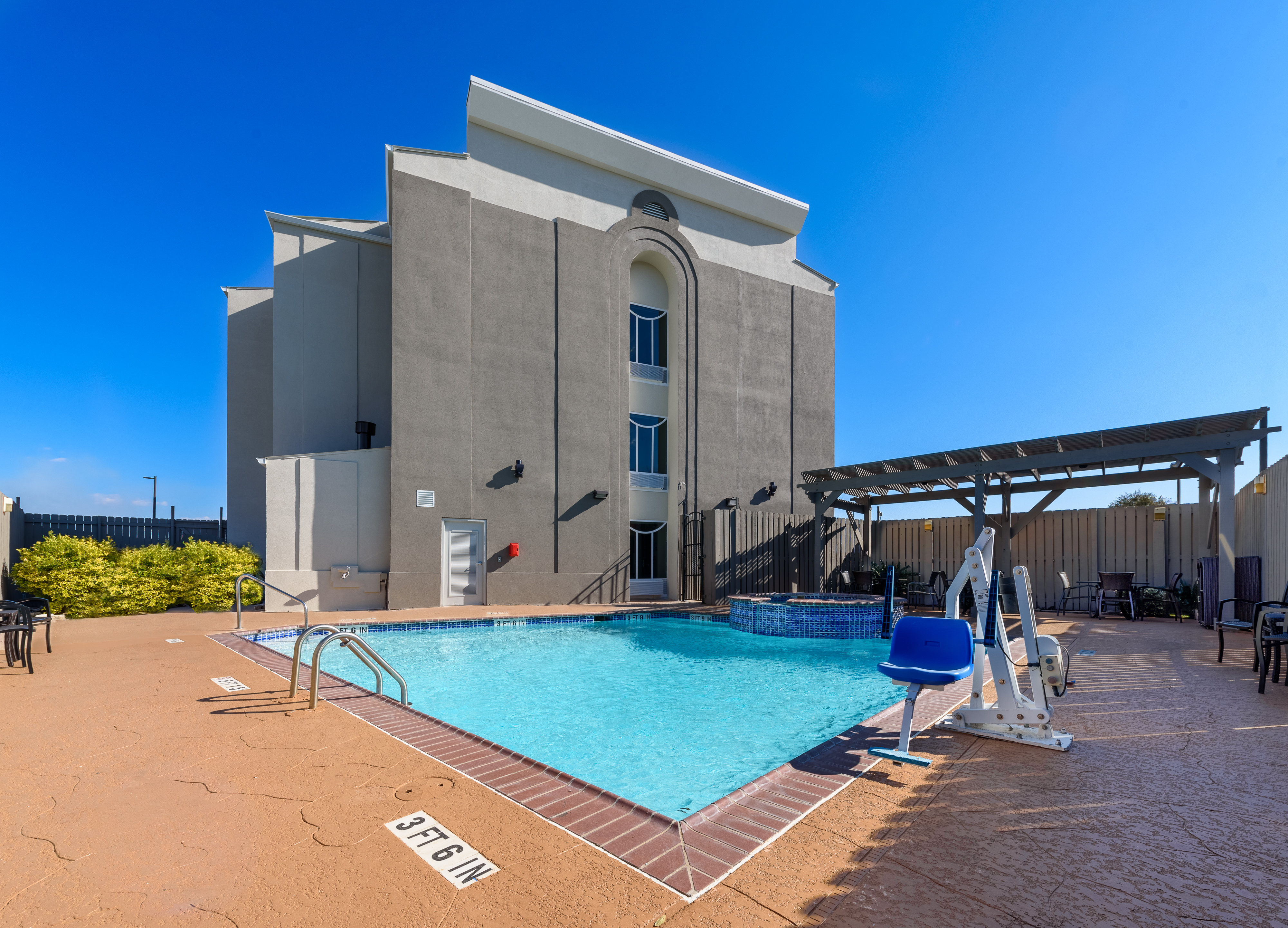 holiday inn express hotel and suites bastrop by ihg