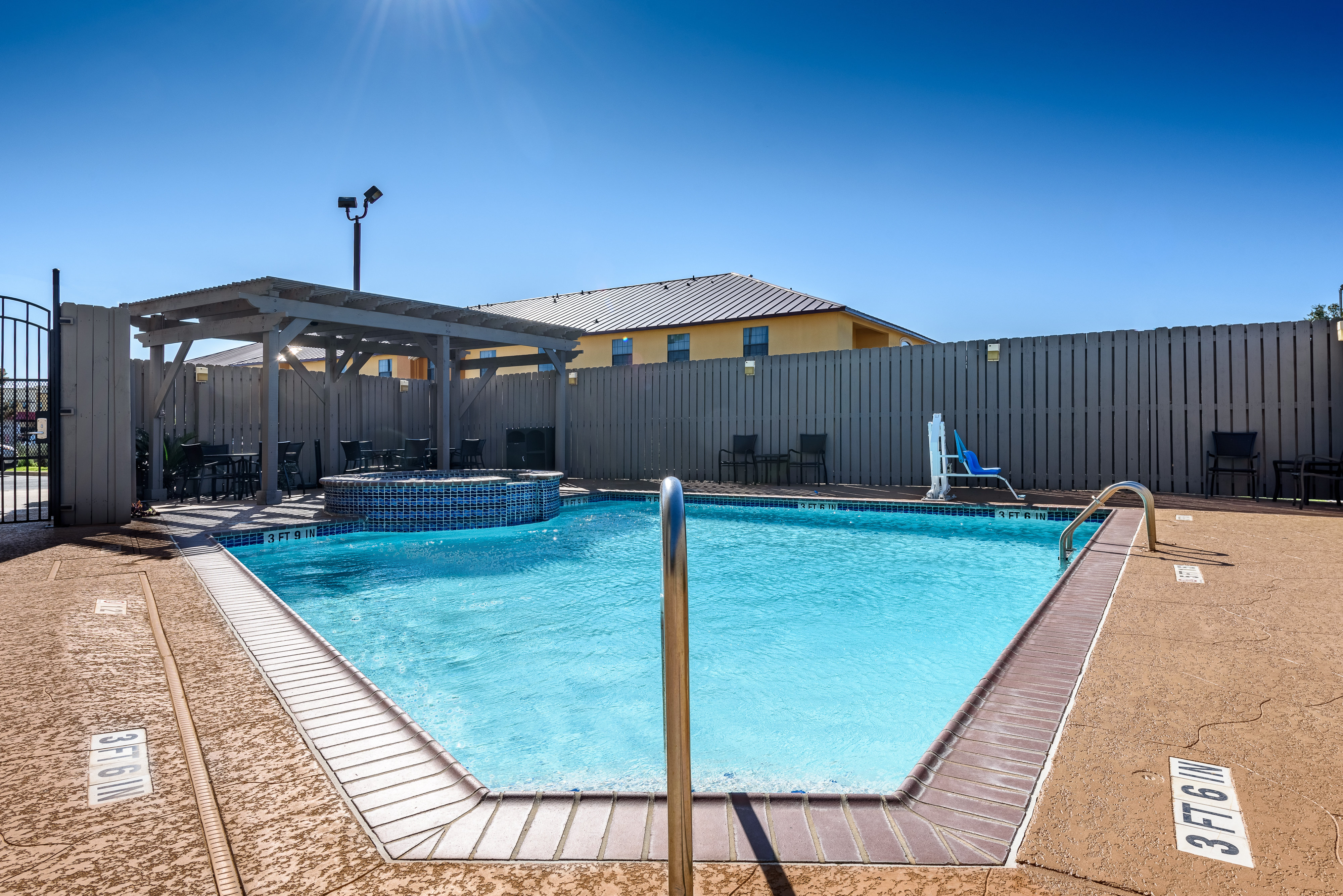holiday inn express hotel and suites bastrop by ihg