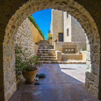 east mani
