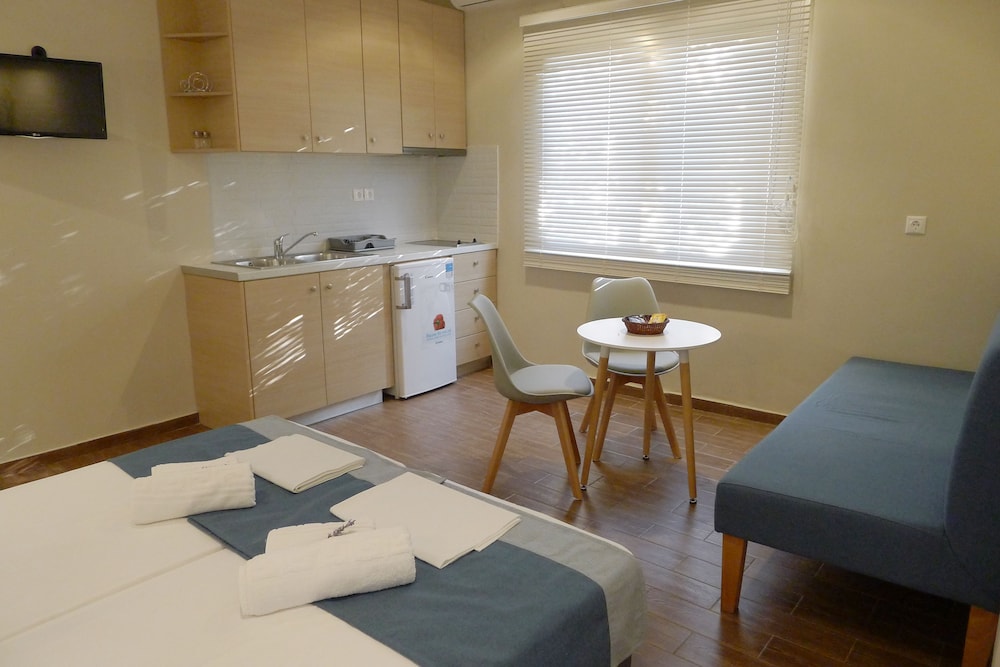 ampoulos rooms and apartments