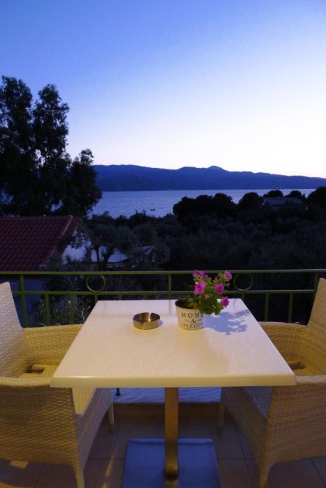 ampoulos rooms and apartments