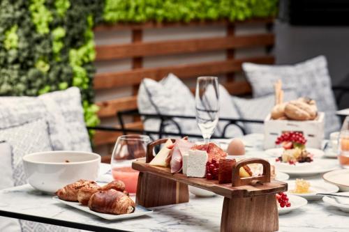 antigon urban chic hotel