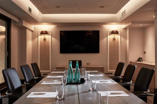 antigon urban chic hotel
