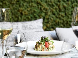 antigon urban chic hotel