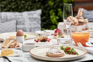 antigon urban chic hotel
