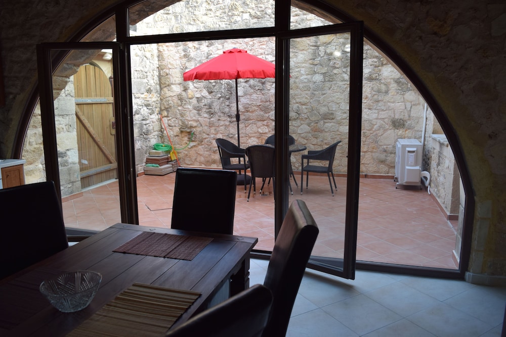 venetian cistern villa