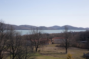 lake plastiras