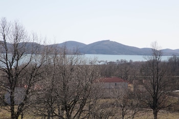 lake plastiras