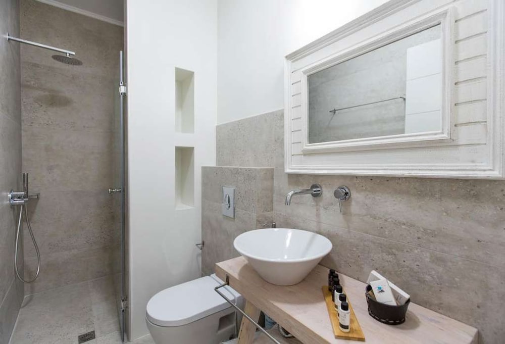 amymone suites