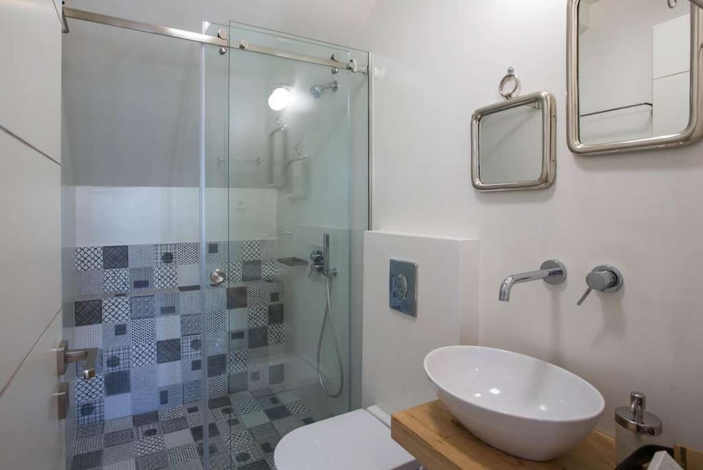 amymone suites