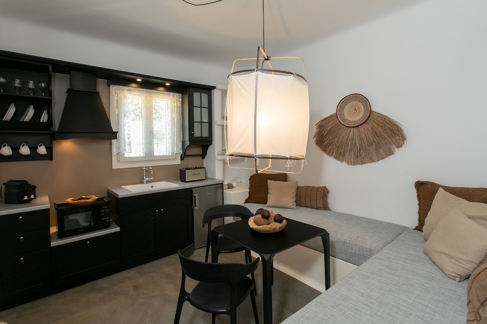 naxos euphoria suites