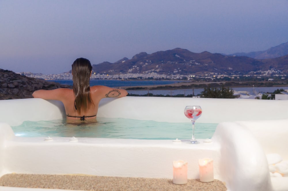 naxos euphoria suites