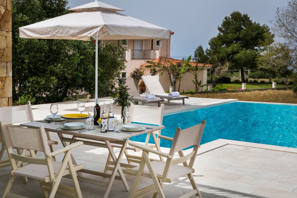 Villas Kefalonia,Near Ammes Beach,4 star