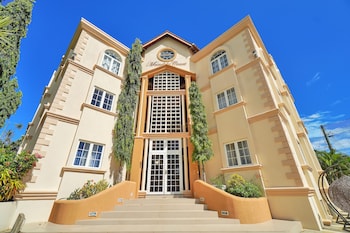 Mandela Court Grenada,Grand Anse>>Crochu,4 star