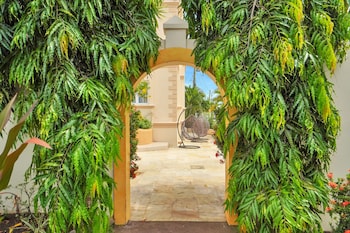 Mandela Court Grenada,Grand Anse>>Crochu,4 star