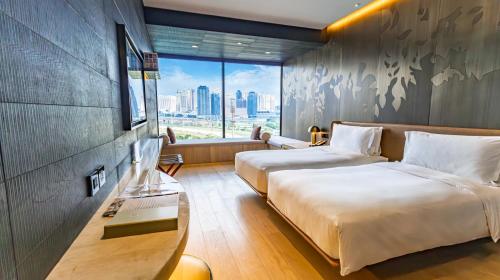 yoho hollywood roosevelt hotel