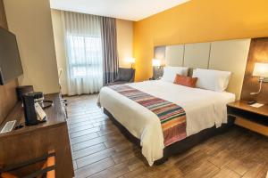 latam hotel plaza pradera quetzaltenango