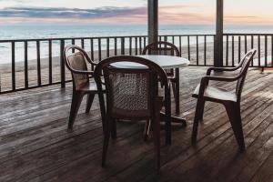hotel cayman suites