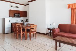 hotel cayman suites