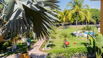 hotel cayman suites