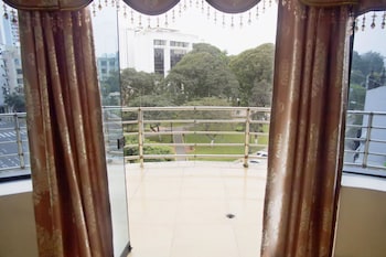 Swan Hotel,Jesus Maria>>Brena,4 star