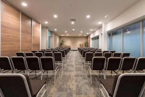 holiday inn lima airport by ihg