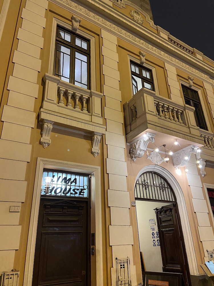 lima house hostel