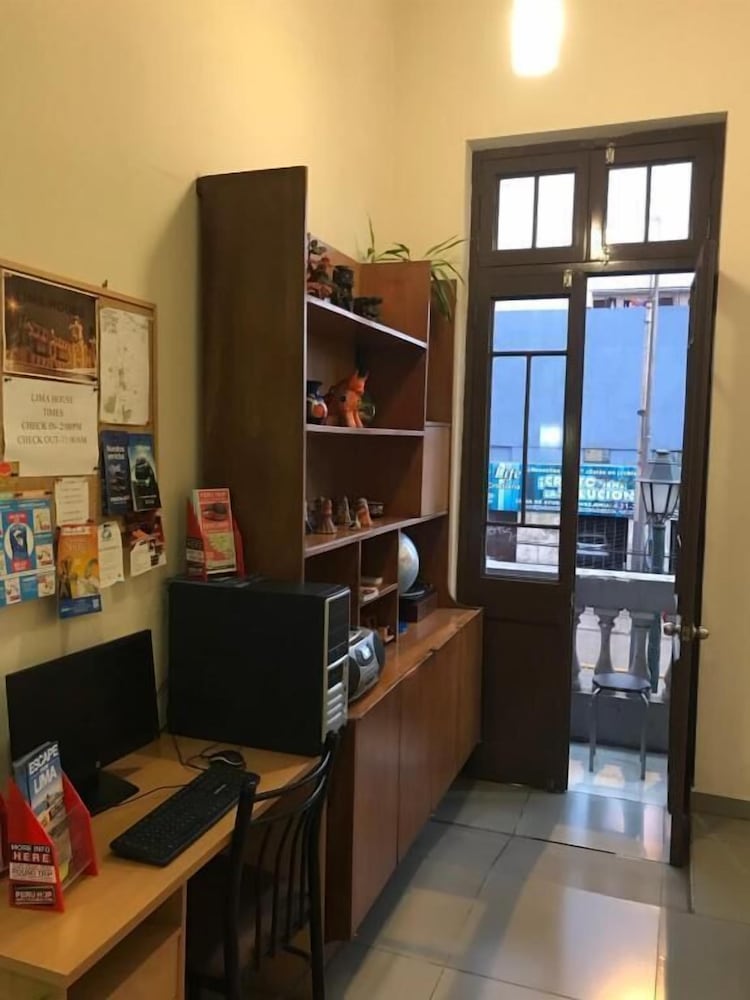 lima house hostel