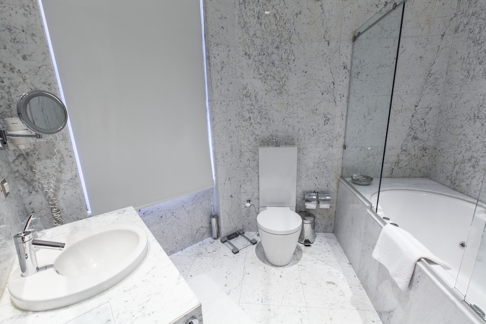 tomtom suites special class