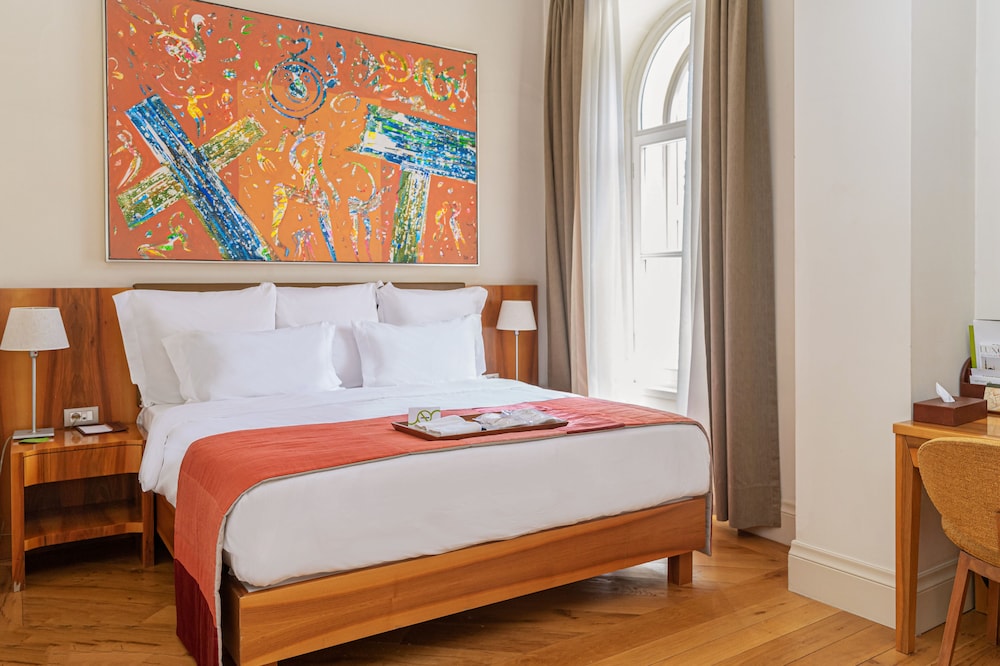 tomtom suites special class