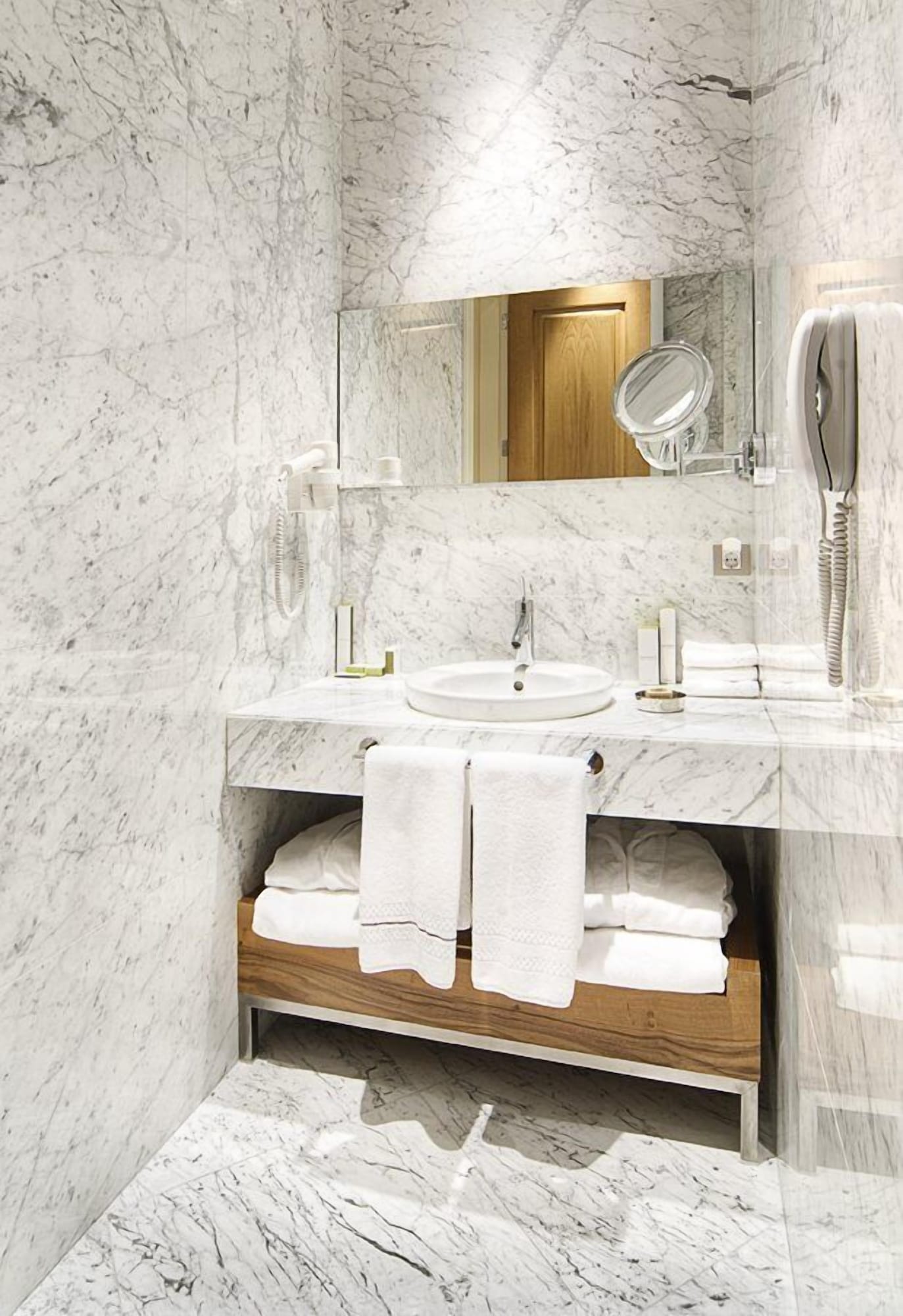 tomtom suites special class