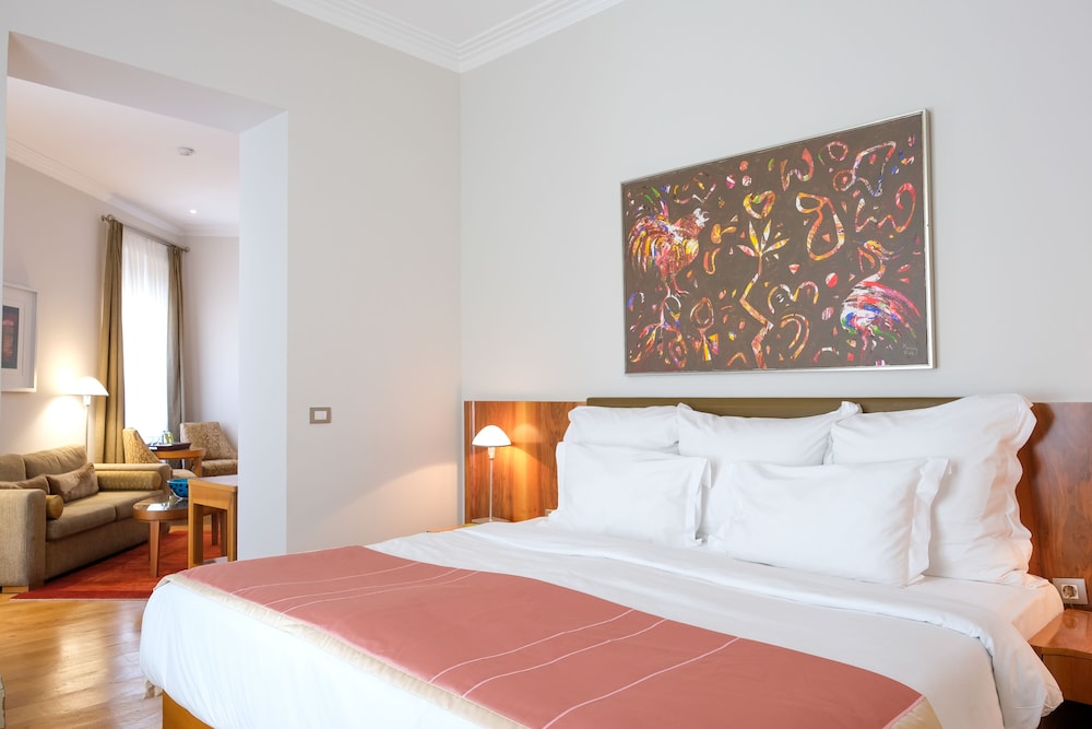 tomtom suites special class