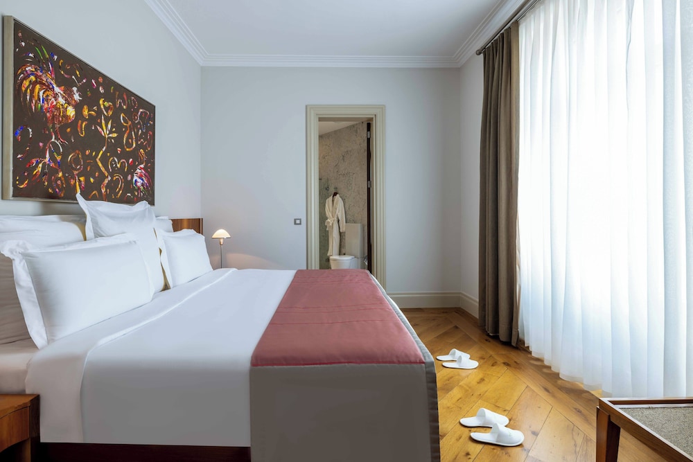 tomtom suites special class