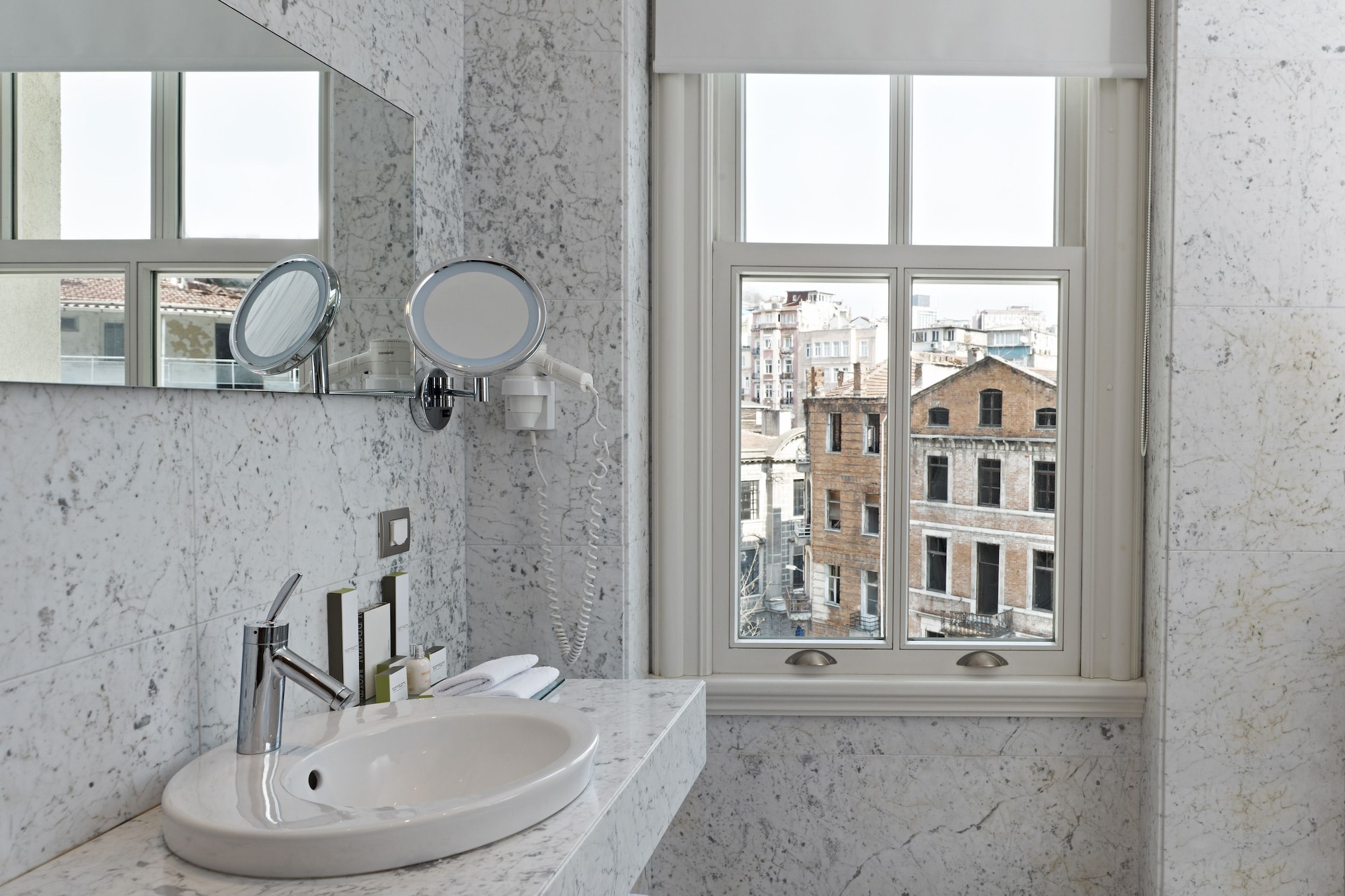 tomtom suites special class