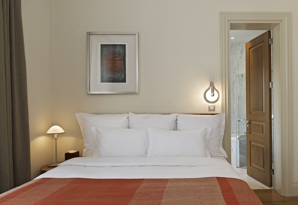 tomtom suites special class