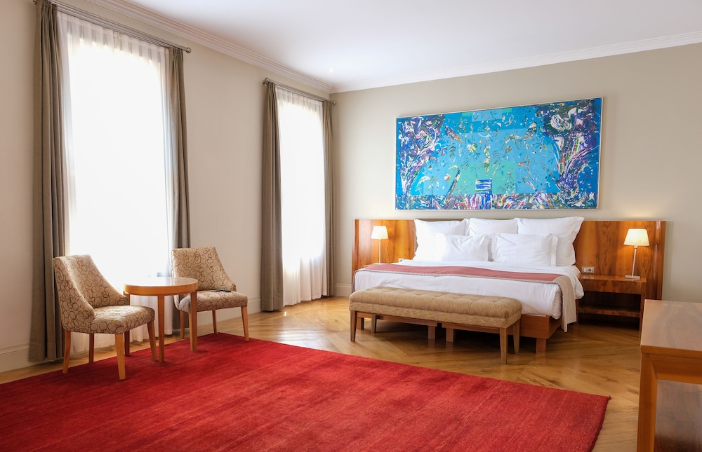 tomtom suites special class