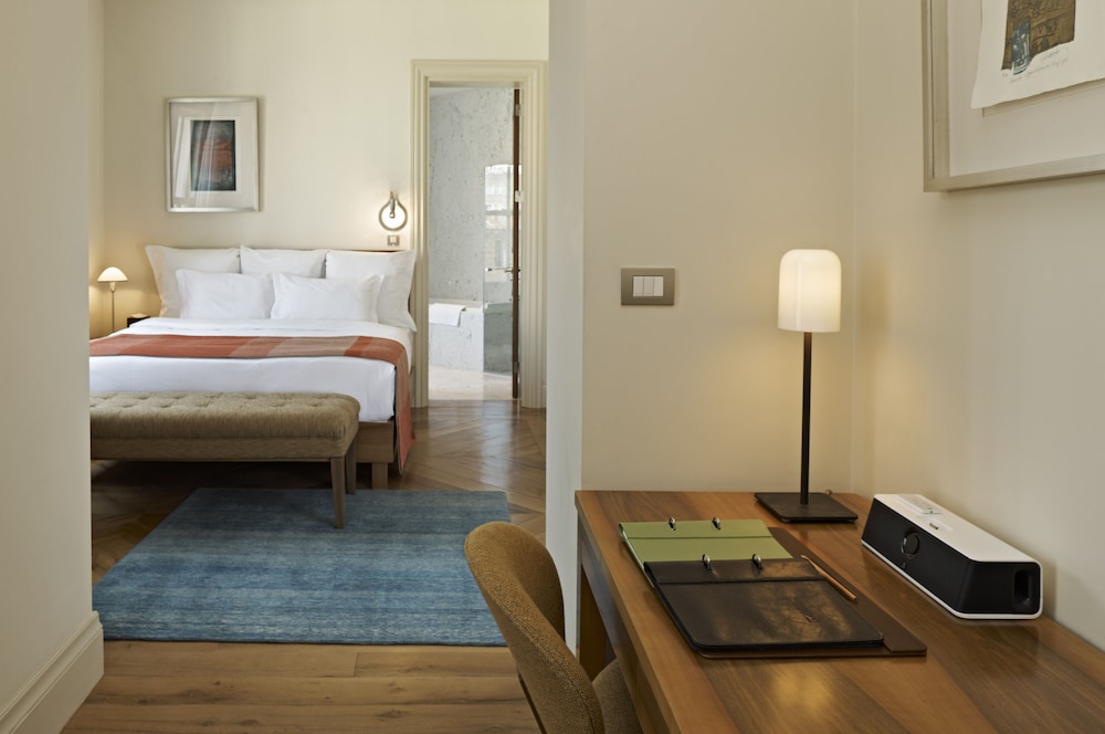 tomtom suites special class