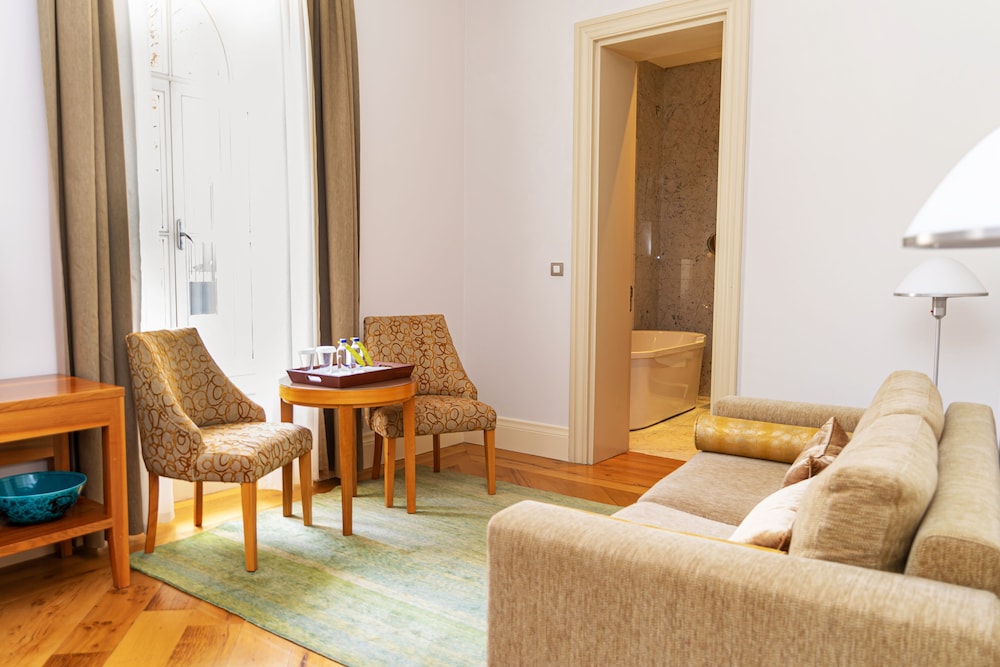 tomtom suites special class