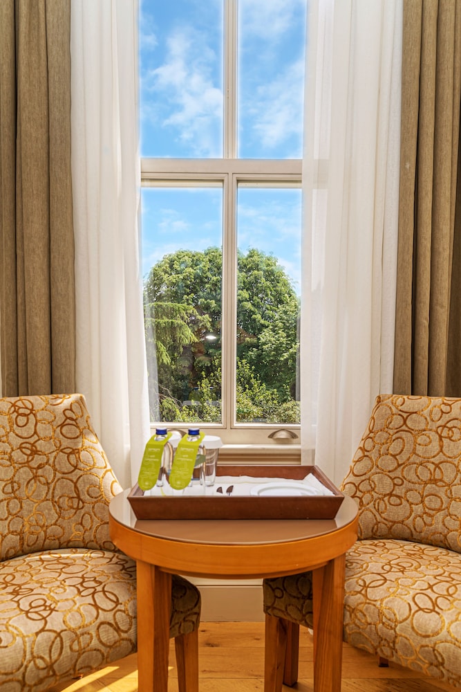 tomtom suites special class