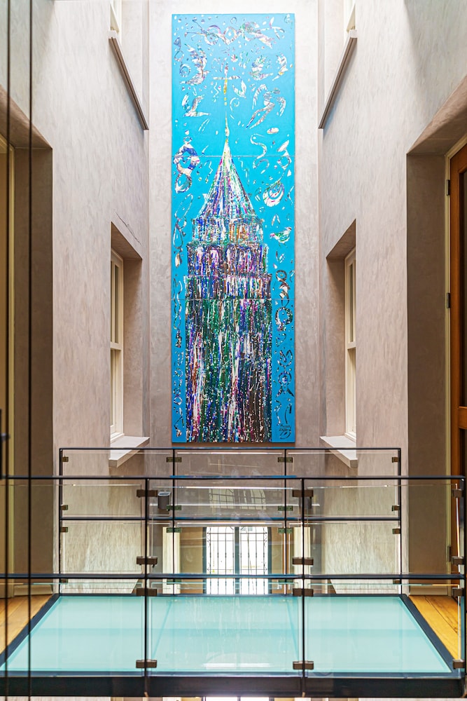 tomtom suites special class