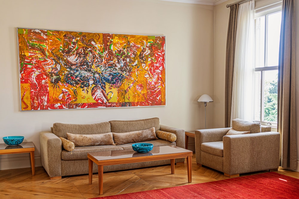 tomtom suites special class