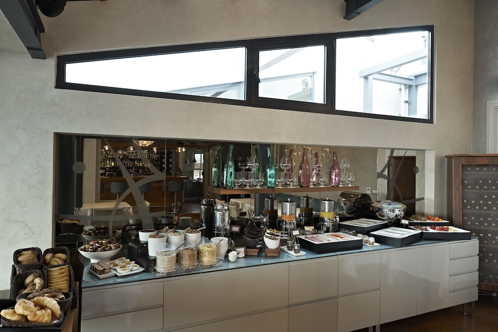 tomtom suites special class