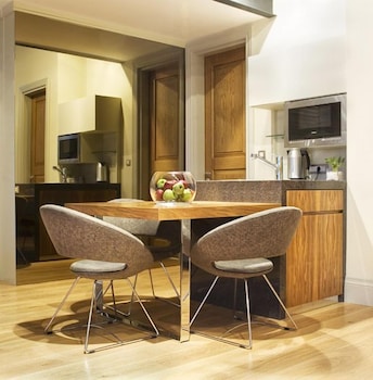 tomtom suites special class