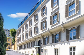 tomtom suites special class