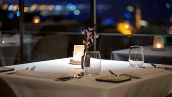 tomtom suites special class