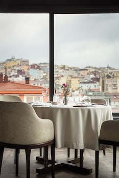 tomtom suites special class