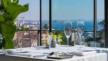 tomtom suites special class