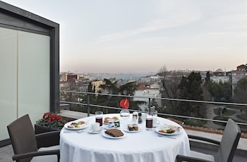 tomtom suites special class