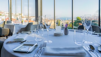 tomtom suites special class